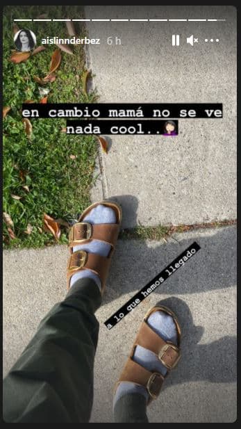 Mientras ella "no se ve nada cool", escribió junto a una foto en la que se muestra usando sandalias con calcetines.