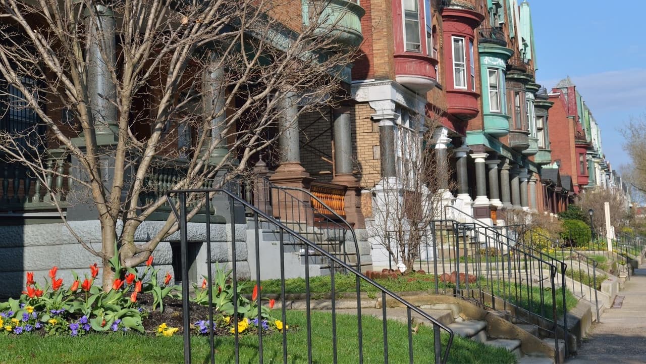 En febrero de 2022, el costo medio (la mitad cuesta más, la mitad cuesta menos) de una unidad de alquiler de dos habitaciones en 
<b>Filadelfia</b>, incluidos los servicios públicos, era de 
<b>$1274</b>, según 
<b>Apartment List</b>. Para evitar la carga de los costos, necesitaría ganar al menos 
<b>$ 50,960</b> al año.
<br>