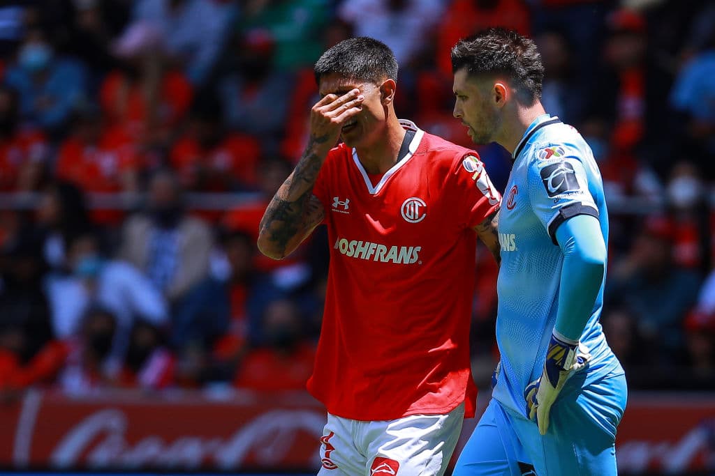 Toluca tuvo un gran inicio en casa ante el Atlas, al que le ganaba 3-0 antes de los primeros 15 minutos, pero terminó sufirendo y logró llevarse la victoria 3-2 ante el bicampeón que reaccionó y casi se lleva el empate.