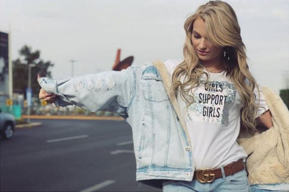 El pasado 30 de enero la actriz sorprendió con su radical cambio de imagen, se despidió de los tonos oscuros para convertirse en rubia.