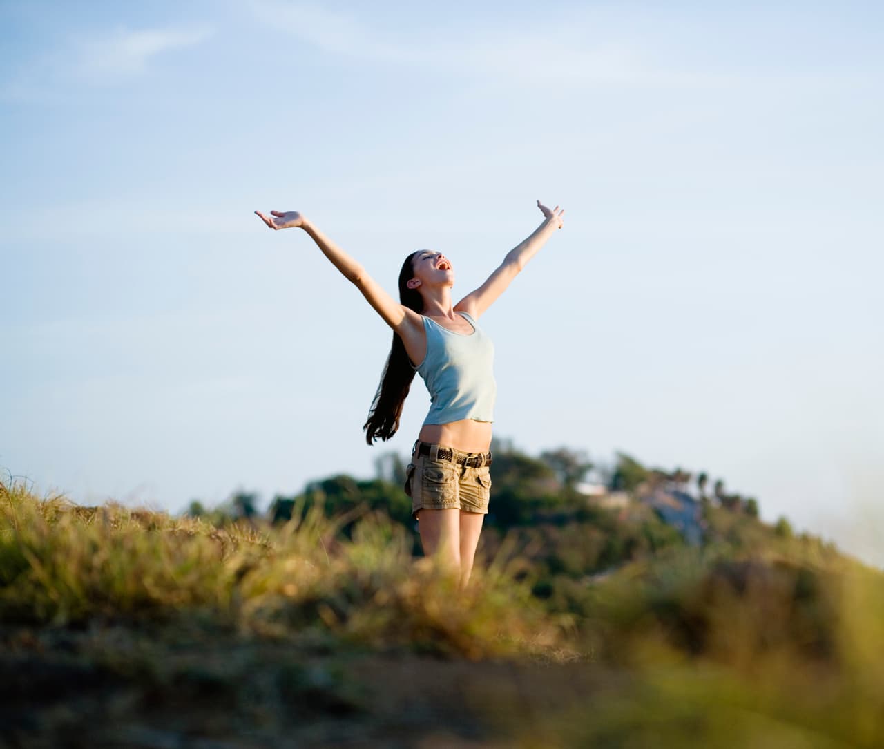 Aspecto positivo: Independientes, optimistas, con un sentido filosófico frente a la vida, deseosos de adquirir conocimientos y tomar riesgos. Aunque las relaciones con la madre son buenas prefieren vivir aparte y mantienen un tono cordial con las suegras, pero no la inmiscuyen mucho en la vida de pareja.