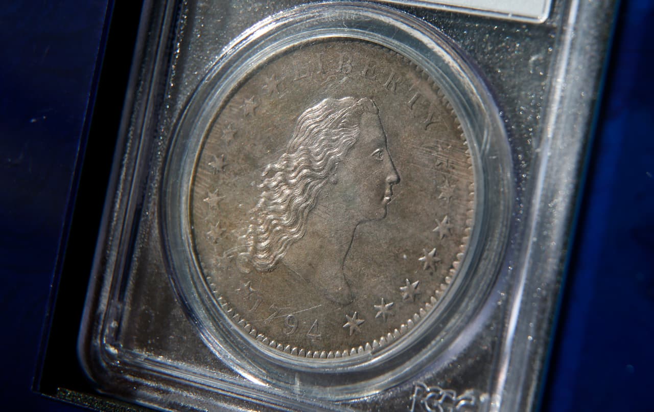 La moneda de plata estará nuevamente abierta para una subasta en Las Vegas en octubre de este año, según informó 
<a href="https://www.cnn.com/style/article/rare-coin-silver-dollar-up-for-sale-trnd/index.html" target="_blank">CNN</a>.