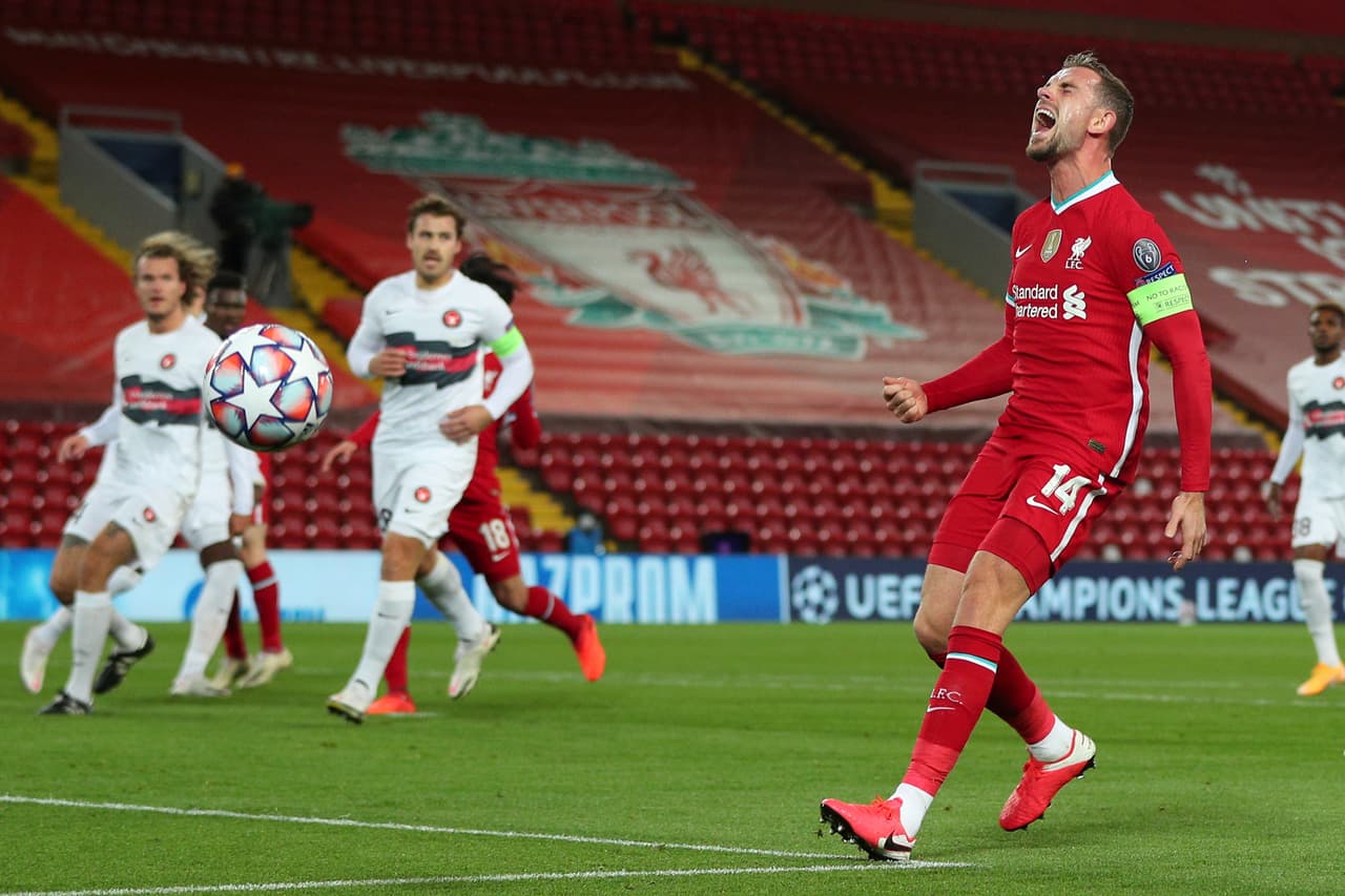 Los campeones de la Champions League se imponen tranquilamente ante el FC Midtjylland 2 goles a cero. El portugués Diogo Jota abre el marcador al minuto 55 y Mohamed Salah sella la victoria al minuto 93 ante los daneses en la segunda fecha de la Champions League.