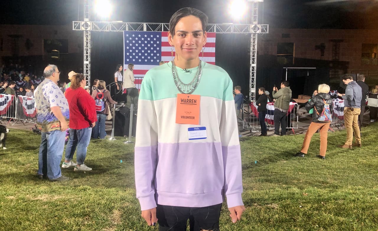 "Yo me identifico con las mujeres líderes, con su visión y pasión. Ellas siempre han sido discriminadas y me identifico con ellas porque soy LGBTQ, no binario y Latinx y también he sido discriminado. Una presidenta abrirá más puertas y los horizontes de EEUU". (Jaymie Gonzales, 21 años, estudiante y voluntario de la campaña de Warren).