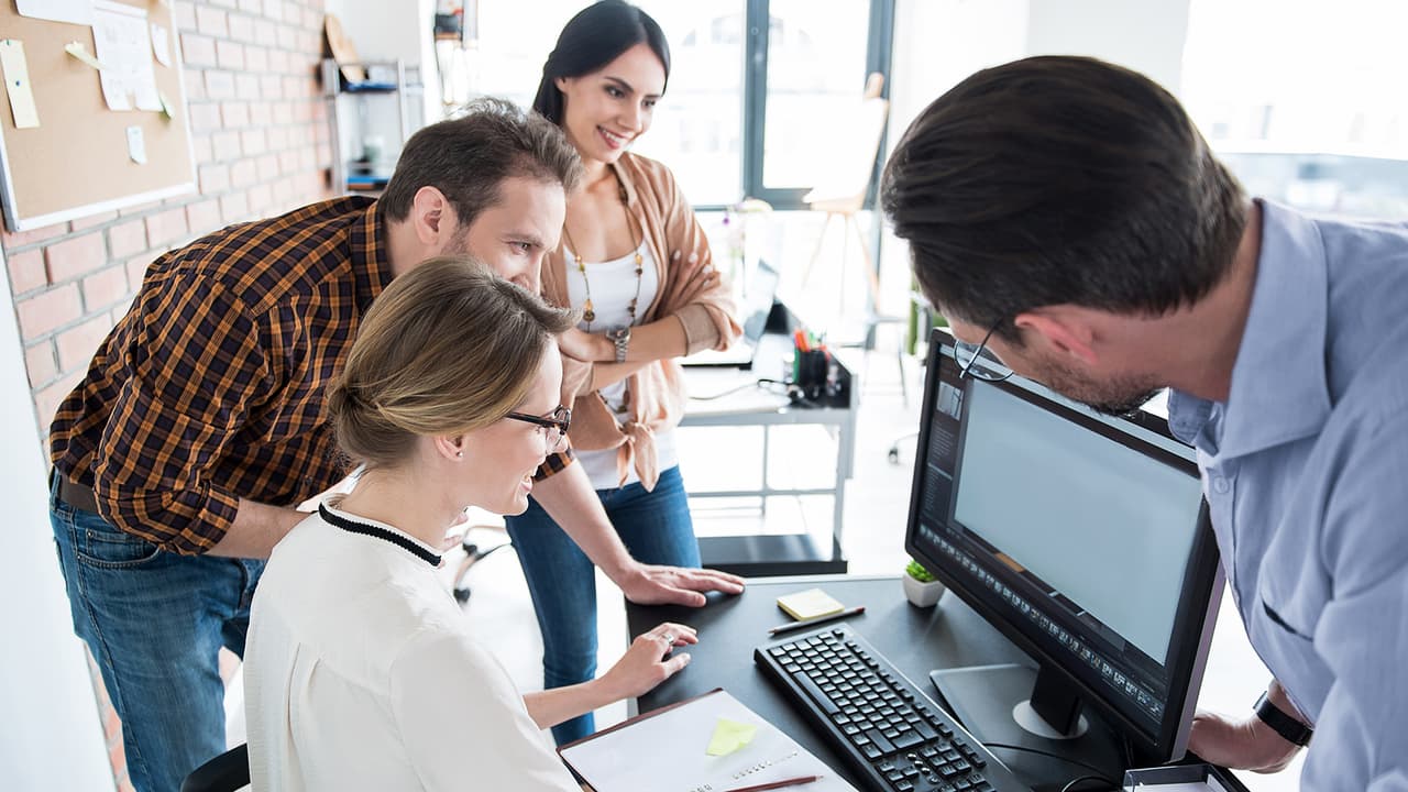 <b>En video:</b> El no tener un título universitario no significa que no puedas triunfar en la vida y ser empleado por corporaciones con sus propios programas de enseñanza donde captan talentos que se educan en sus organizaciones mientras trabajan y ganan dinero. ¿A qué se debe este fenómeno y cómo se puede aplicar? Conoce estas opciones para desarrollar tu talento.