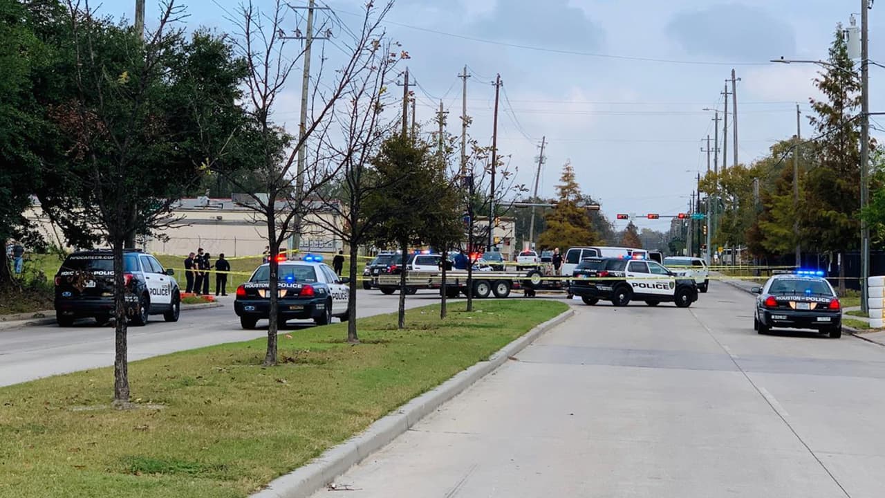 Muere hispano al caer de camioneta en movimiento en el norte de Houston