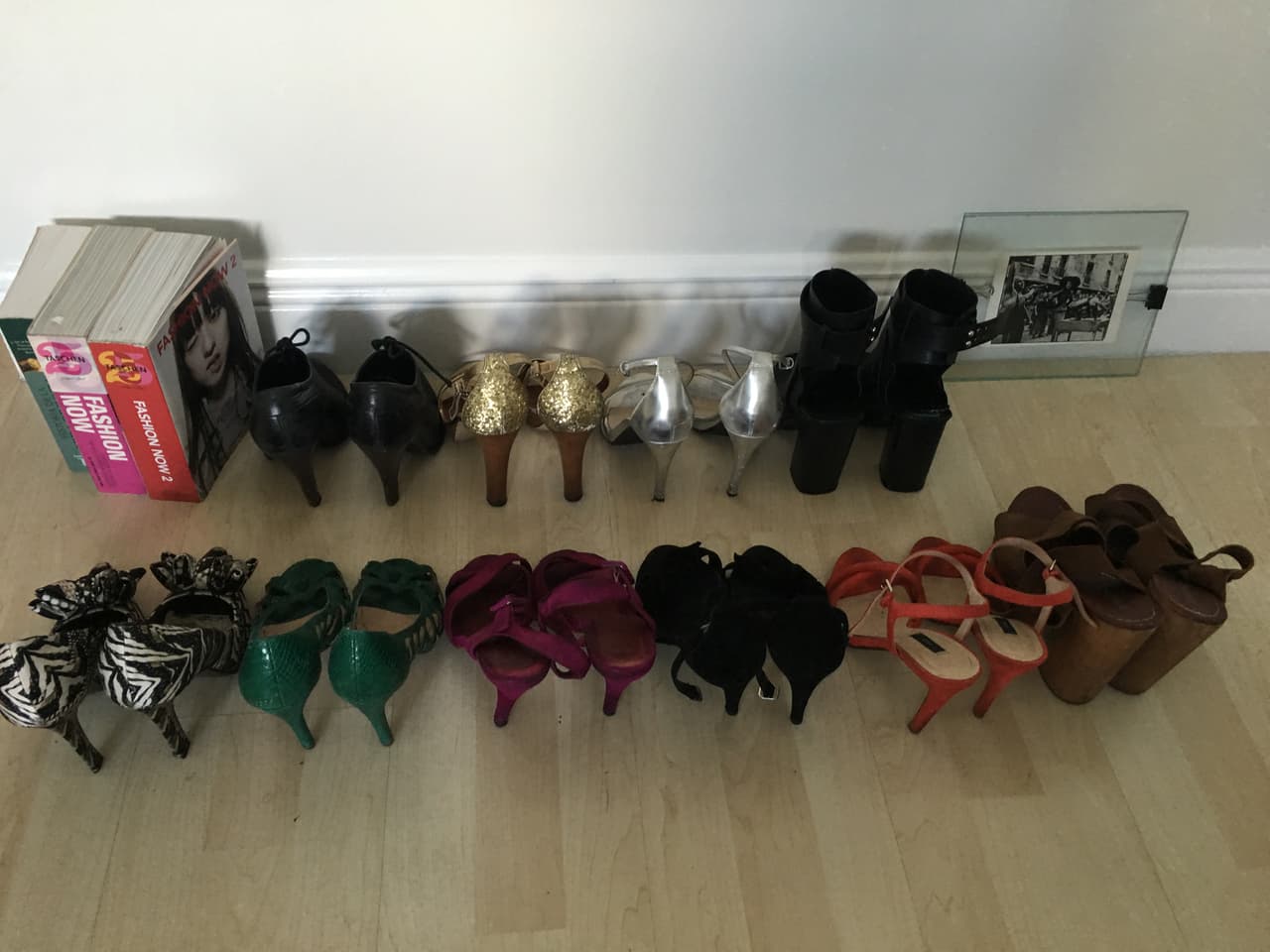 En el clóset hay que clasificar los zapatos los imposibles, los soportables y los amables.