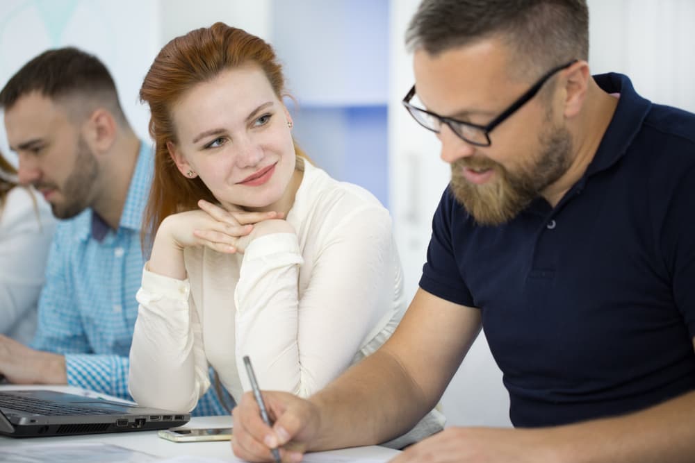 <b>Leo</b>
<br>Debido a su popularidad y a ser un signo regio, precisamente regido por el Sol, los Leo siempre están rodeados de gentes que giran en su entorno, son un pequeño sistema solar en que ellos son el centro y los demás los planetas y satélites.