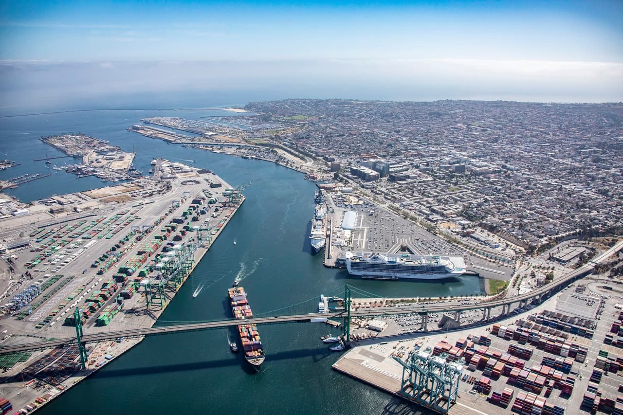 "No es por falta de conductores", camionero habla sobre la crisis de contenedores en los puertos del Sur de California 