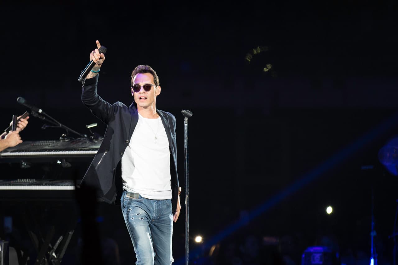 También dedicó parte de la noche a su repertorio de baladas: 'Hasta ayer', 'Ahora quien', 'Y cómo es él?', original de José Luis Perales.