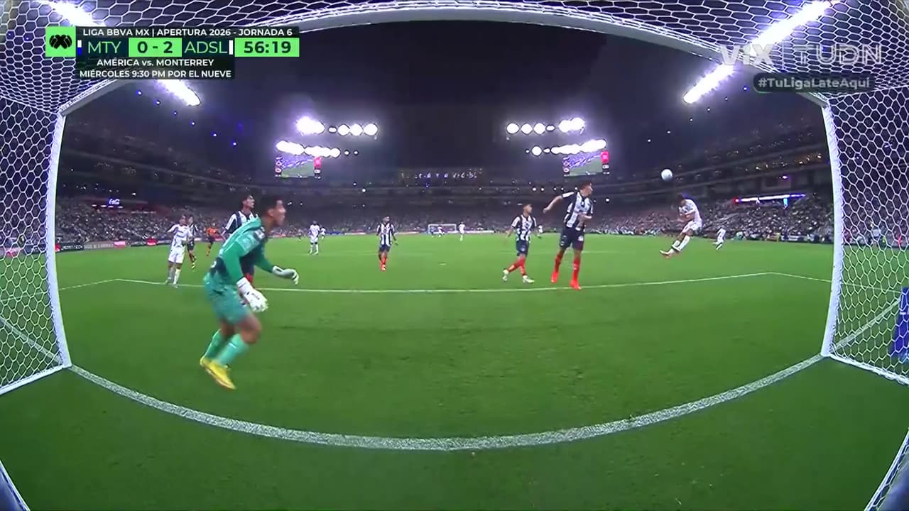 ¡El oso de la jornada! Llorente se acaba de perder el tercero y definitivo