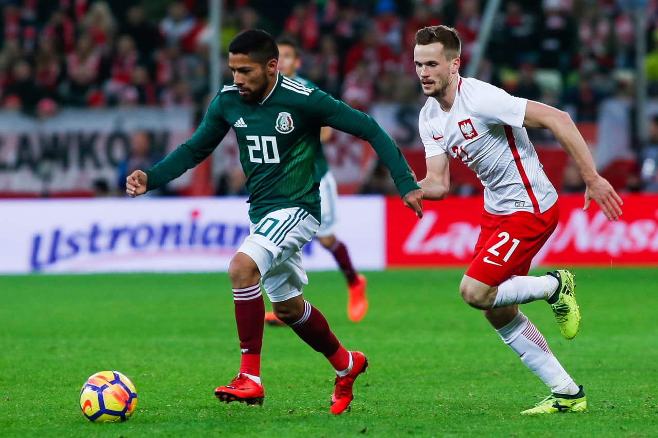 Javier Aquino tiene ese plus de confianza y temeridad que se requiere en un jugador de habilidad. De una jugada suya se derivó el gol de México - 8