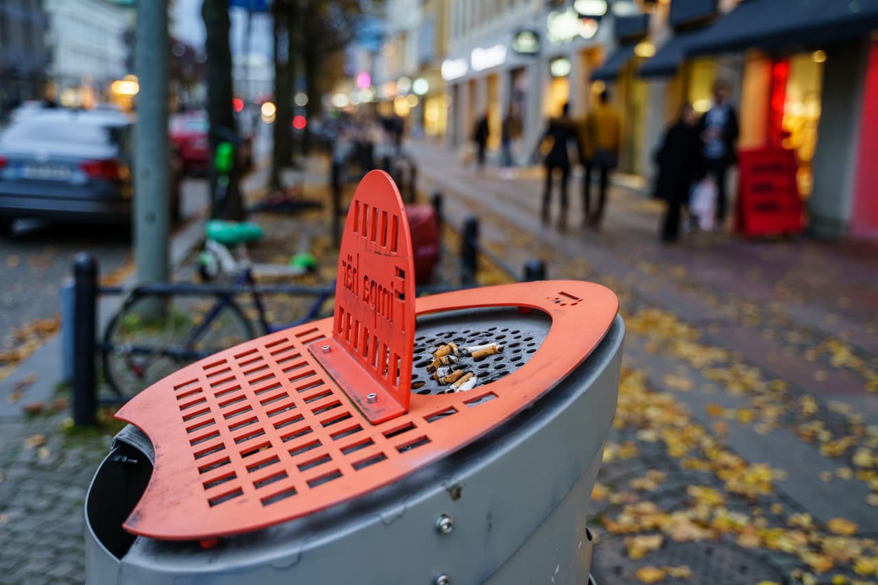 <b>Puesto 7. Suecia: 16.2 toneladas métricas de desperdicios anuales por persona.</b> En este país menos del 3% del total de los desperdicios que se generan son municipales y el 93% proviene de la industria de la construcción. Tiene aproximadamente 10 millones ciudadanos habituados a un eficiente plan nacional de tratamiento y reciclaje de todo tipo de basura.