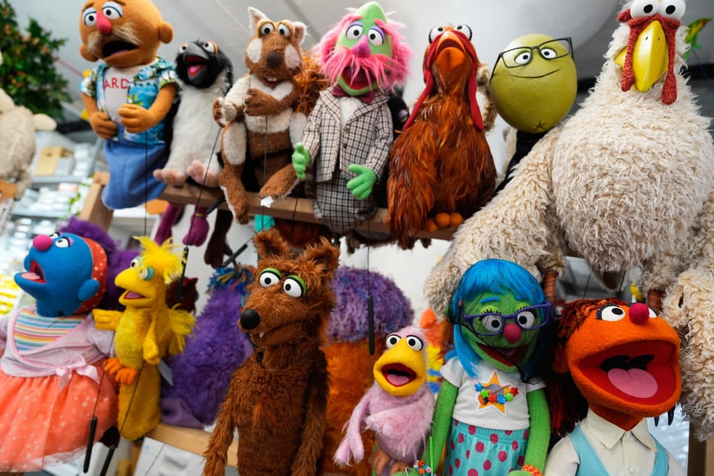Los visitantes al taller pueden ver el proceso que encierra la creación de cada personaje. Desde sus características hasta su vestuario son trabajados por expertos.