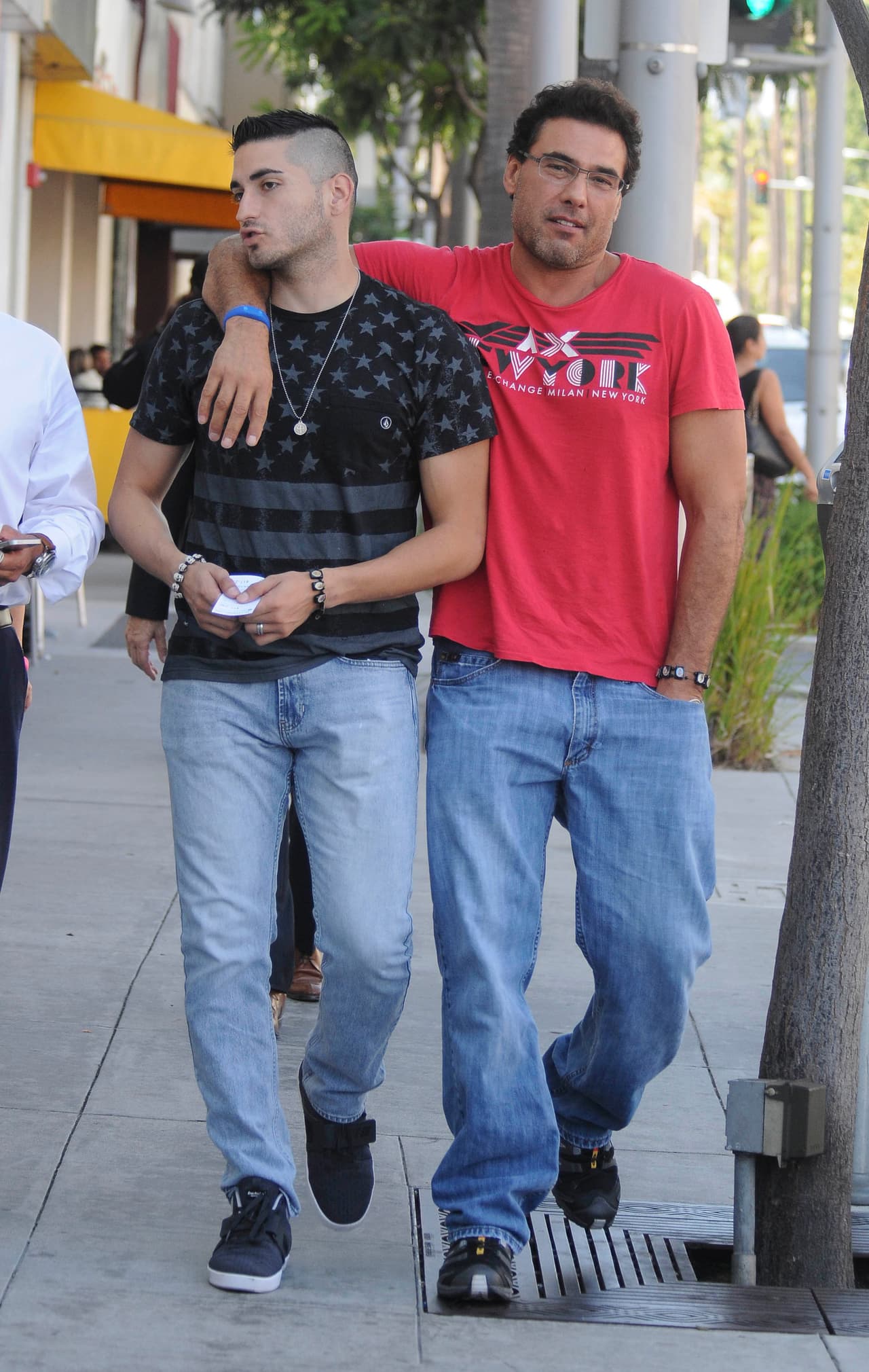 En noviembre de 2017, el único hijo del actor concedió una entrevista para 
<a href="https://www.youtube.com/watch?v=jJhKU8Sq5mU" target="_blank">Primer Impacto</a>, donde comentó: "El distanciamiento entre yo y mi papá ya había empezado desde antes que esto, que la gran pelea, pues simplemente porque su manera de ser, su agresividad, sus insultos y todo. Yo le había dicho que yo ya estaba creciendo, que ya era un hombre, que no me podía tratar de esa manera, ¿no?".