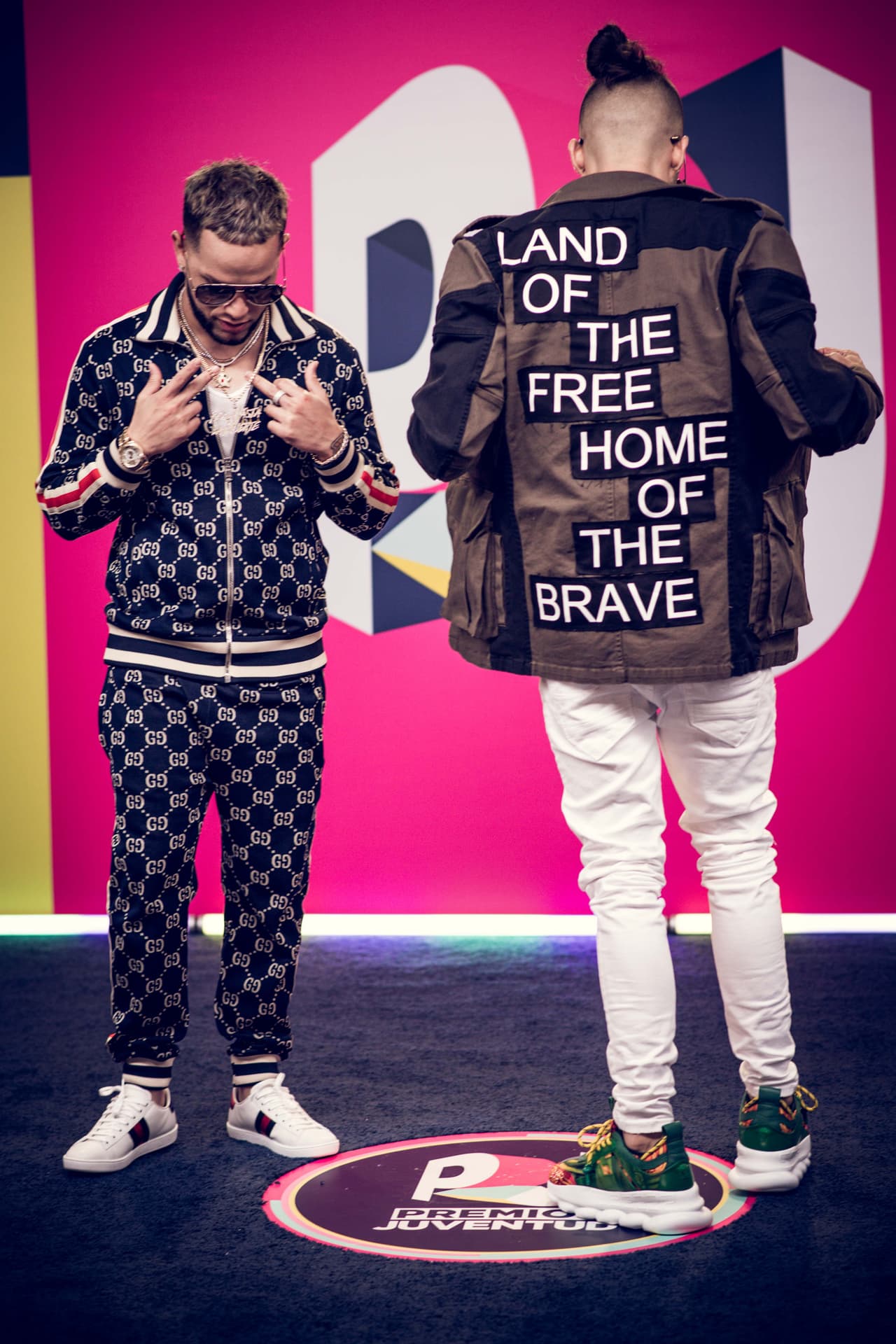 ...pero el mensaje estaba por detrás.