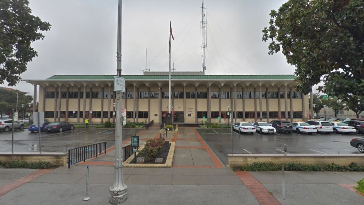 Investigan la muerte de un hombre que murió en custodia de la Policía de Stockton