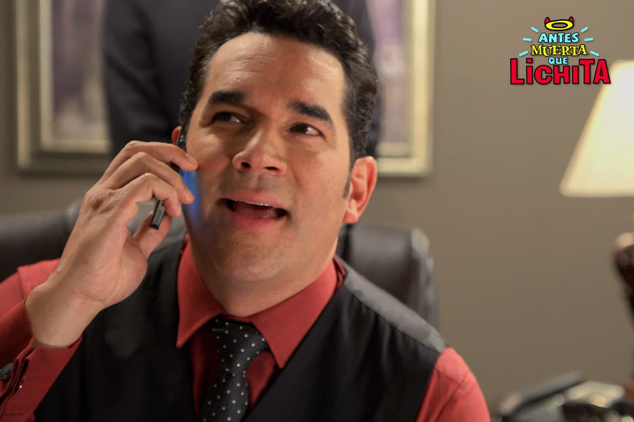 Augusto decide comprar la mansión de Rafael en Buenos Aires sin que nadie lo descubra.