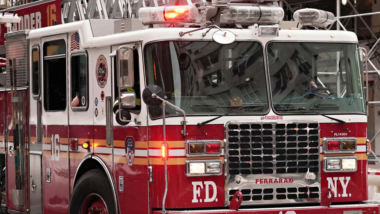 Las 
<b>temperaturas congelantes</b> y las 
<b>tormentas invernales </b>nos 
<b>llevan a buscar formas de mantener la casa caliente. </b>A veces, algunos 
<b>aparatos o prácticas no son seguras</b>, dando origen a 
<b>incendios destructivos y mortales</b>. Es posible evitarlos y expertos nos dicen cómo.