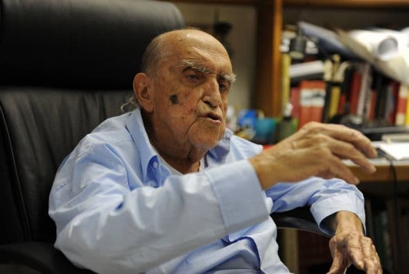 Oscar Niemeyer, el arquitecto que recreó en acero y vidrio las curvas de Brasil, y pasó a la historia como el creador de su capital futurista, falleció el miércoles. Tenía 104 años. Ver toda la información