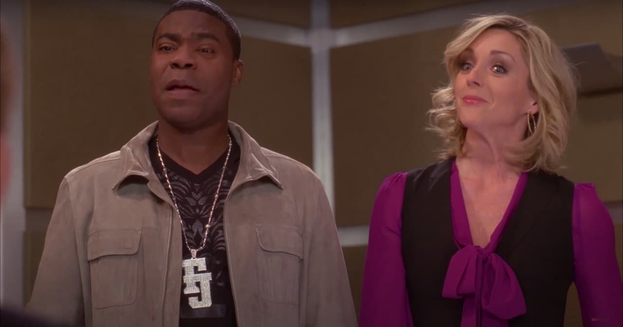 <b>Jane Krakowski</b>
<br>La actriz interpretó a Jenna Maroney en la serie ‘30 Rock’, creada por Tina Fey. En el segundo episodio de la tercera temporada, Jenna intercambia roles con Tracy Jordan para hacer una competencia sobre quién de los dos tiene más obstáculos sociales, las mujeres o los hombres afroamericanos.