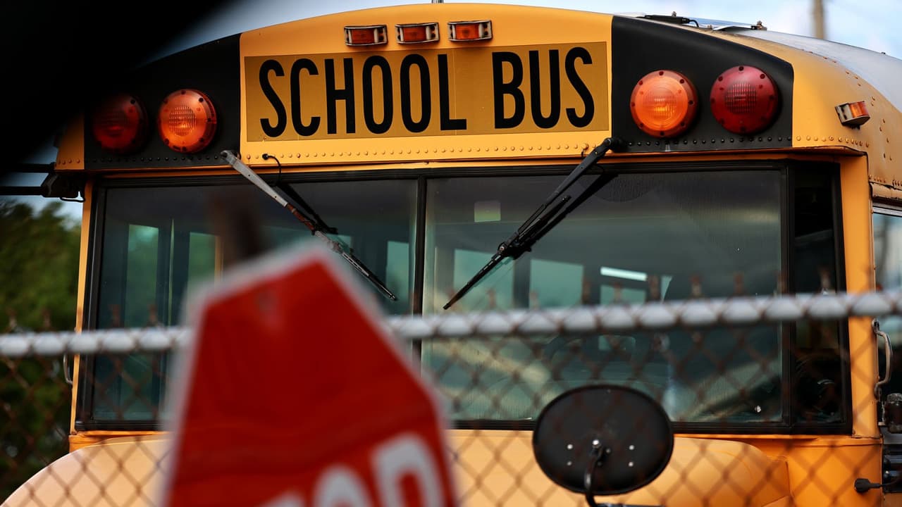 Dos estudiantes y un conductor de Aldine ISD resultan heridos luego de ser atacados por un perro