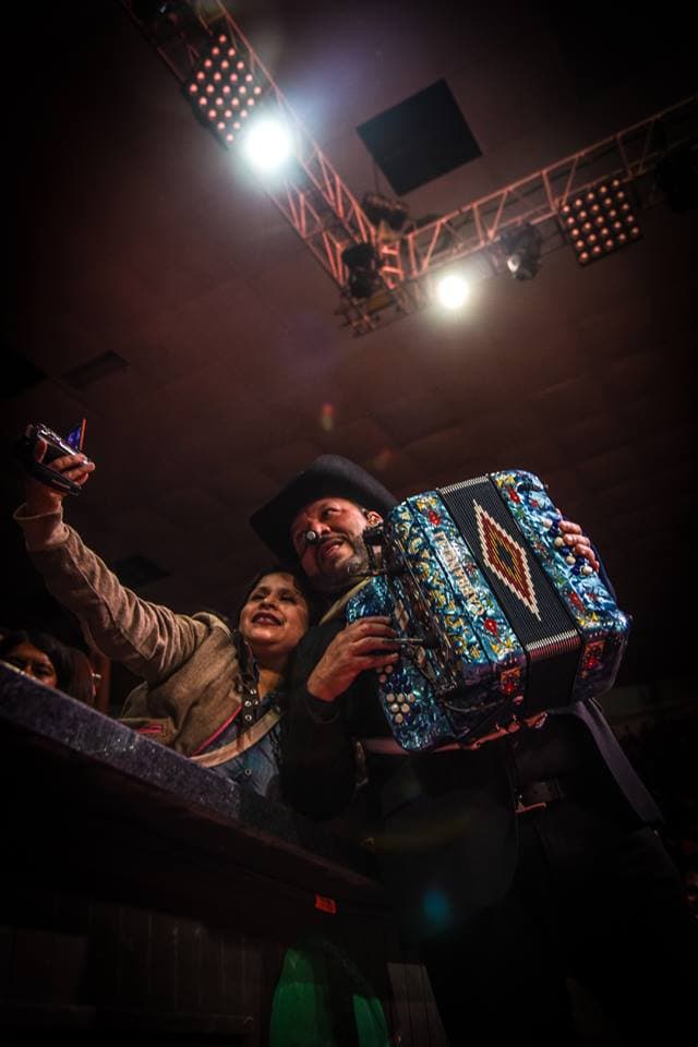 El grupo Pesado ha aprovechado las redes sociales para tener un contacto más cercano con sus fans y es una de las agrupaciones con mayor número de seguidores en Facebook, Instagram y en su página oficial.