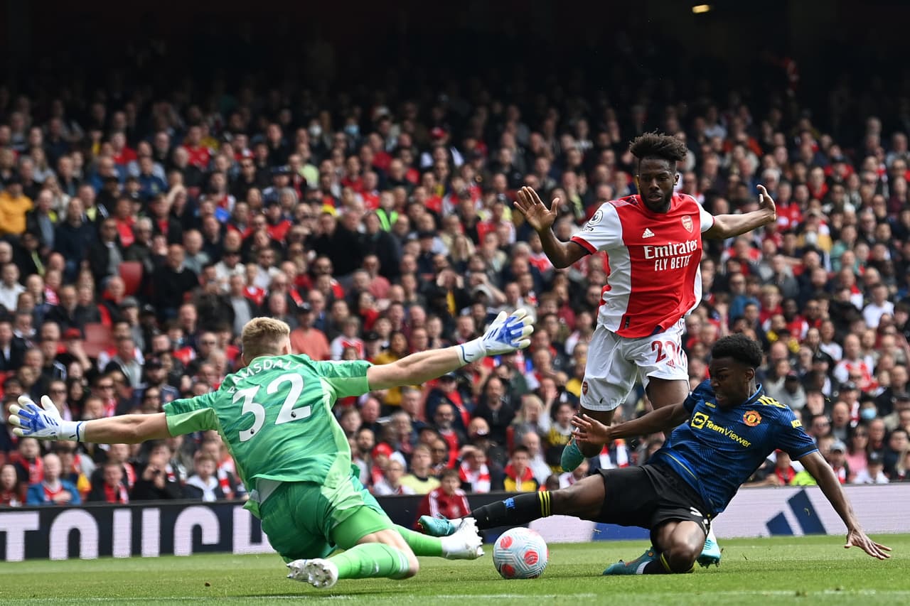 Arsenal venció 3-1 al Manchester United con goles de Nuno Tavares, Bukayo Saka y Granit Xhaka; Cristiano Ronaldo descontó en la Jornada 34.