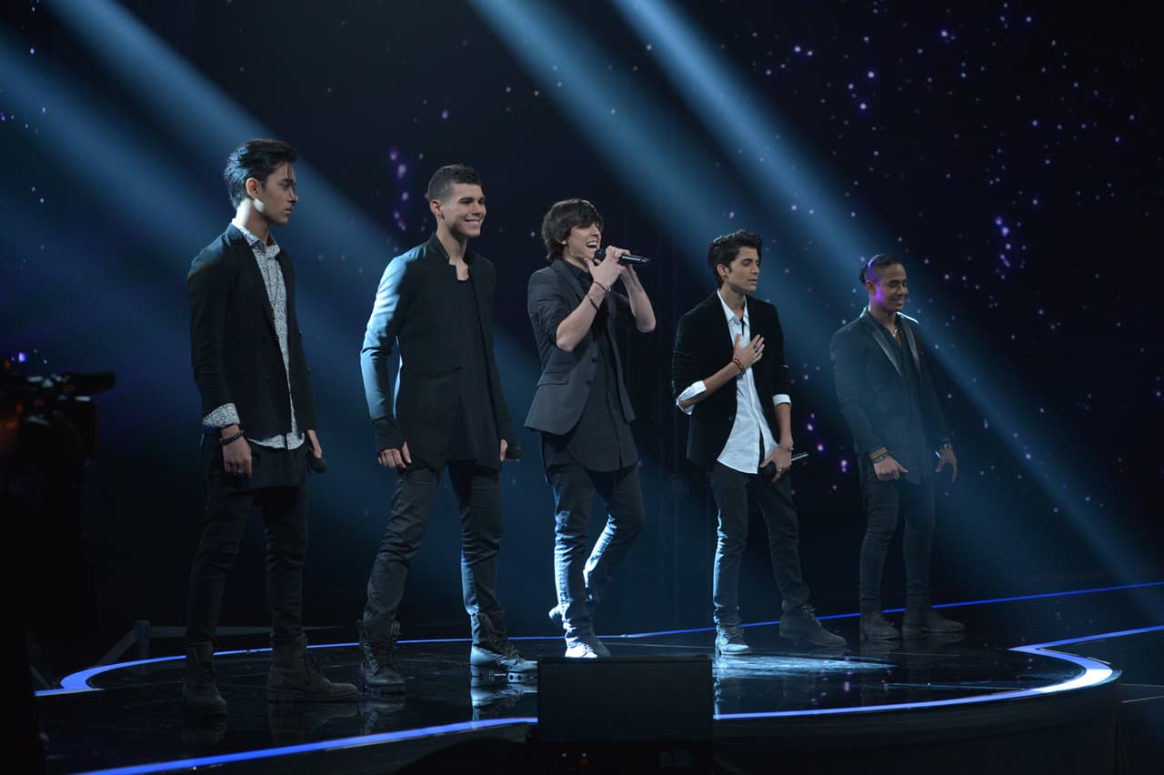 We all love CNCO! Eric, Zabdiel, Christopher, Joel y Richard cantaron sus éxitos "Tan fácil" y "Quisiera", si te perdiste la presentación
<a href="http://www.univision.com/shows/la-banda/cnco-regreso-a-la-banda-y-canto-tan-facil-y-quisiera-video" target="_blank"><b>aquí </b></a>la puedes ver una y otra vez.