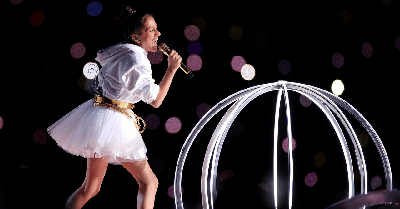 Emme Maribel Muniz en el Super Bowl 2020