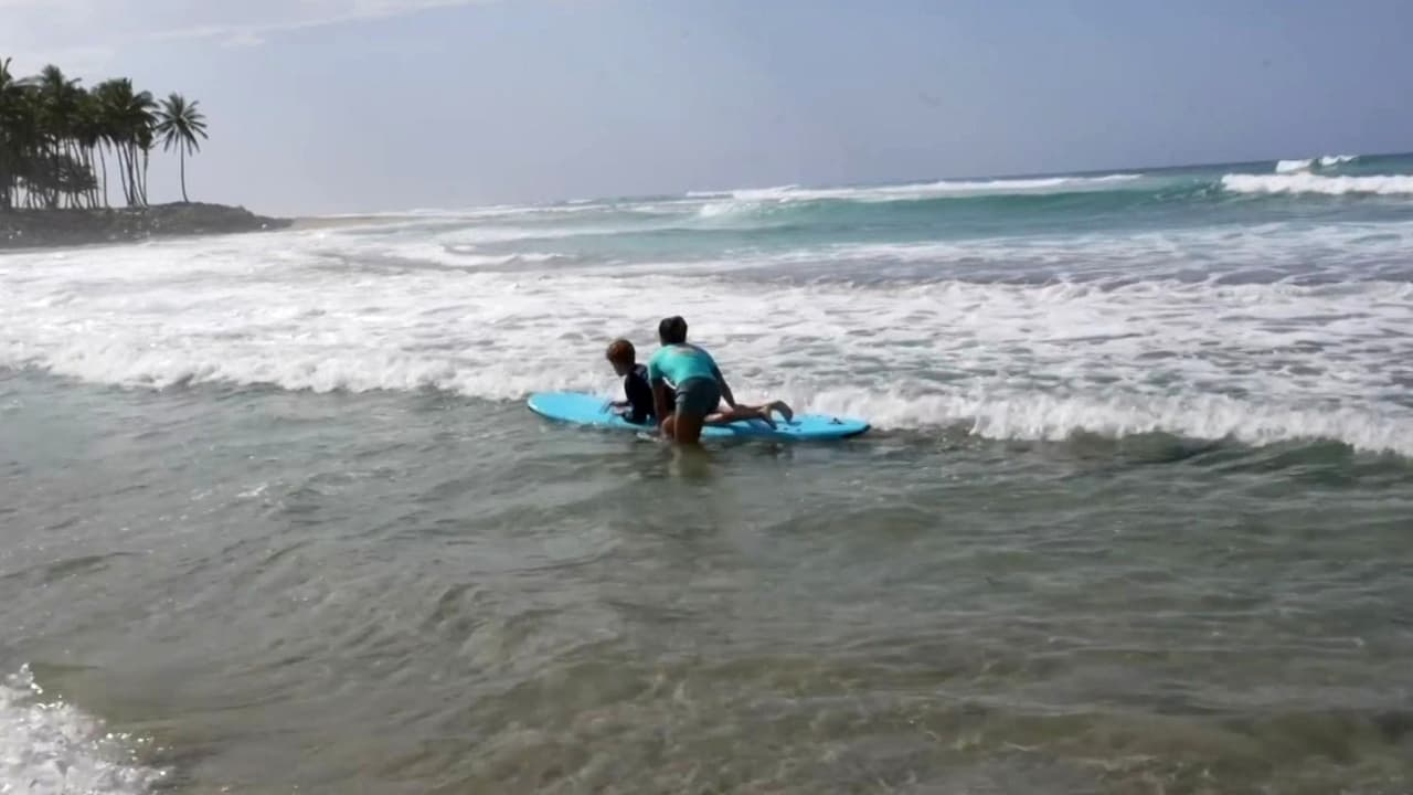 Encuentran en las olas una terapia: Así es como las costas de Puerto Plata ayudan a niños con autismo