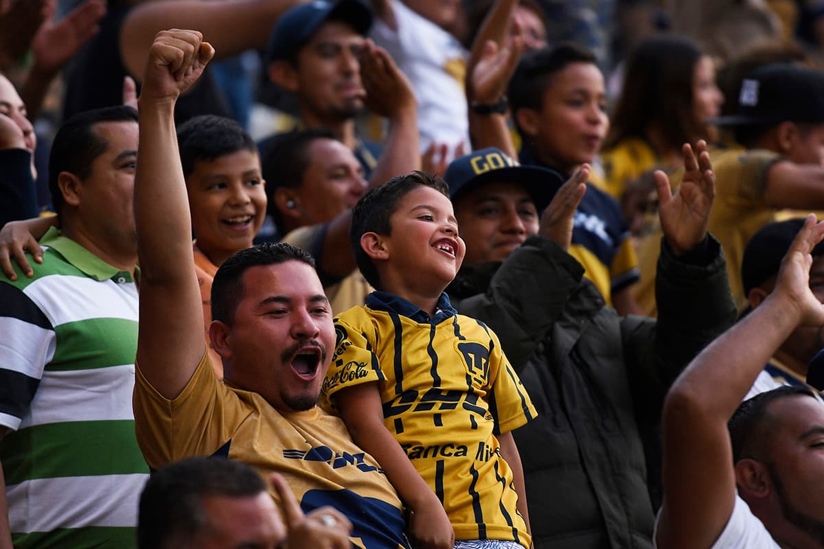 Al final la familia de Pumas sonrió con la buena victoria de su equipo.