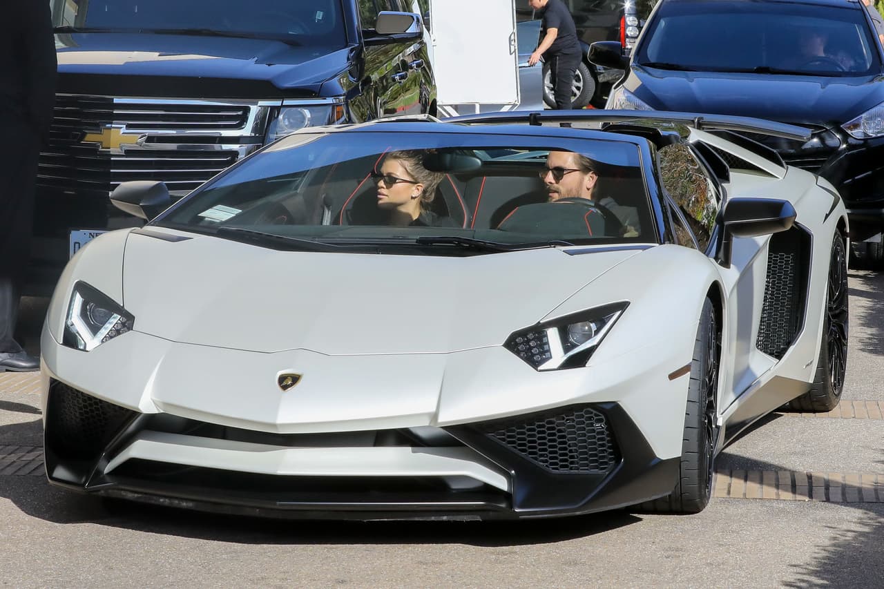 Scott Disick, expareja de Kourtney Kardashian, sigue su vida un poco alejado de esa familia, pero muy cerca de Sofia Richie, su novia actual.