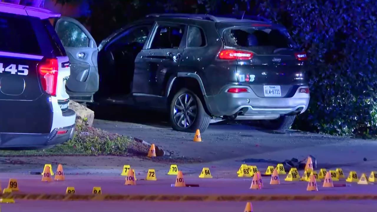 La Policía de Dallas
<b> investiga un tiroteo en el que ninguno de sus agentes disparó.</b> 
<br>El caso 
<b>comenzó en The Colony, pasó por Plano y Richardson</b> y terminó la madrugada del jueves 30 de julio en una calle del norte de Dallas. 
<br>El sospechoso fue detenido 
<b>y trasladado a un hospital con una herida de bala. </b>
<br>Ningún policía resultó herido, según la información proporcionada por los departamentos involucrados a N+ Univision 23 DFW.
<br>
<a href="https://www.whatsapp.com/channel/0029VafZxTzGpLHXXhtL0Y3A" target="_blank">📲 Únete a nuestro canal de WhatsApp: Haz clic aquí para estar al tanto de las últimas noticias e historias de tu comunidad</a>