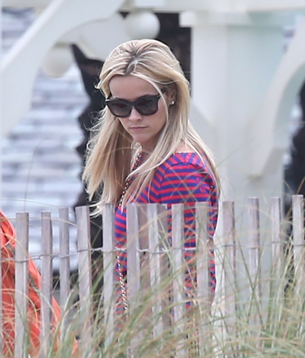 Reese lució muy cómoda y alegre.