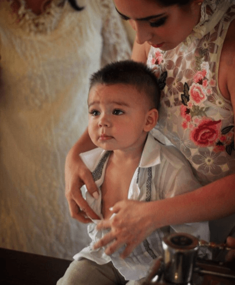 En 2015, Ariadne declaró en entrevista para People en Español que con sus anteriores parejas no había pensado en ser mamá. "Yo creo que a los 29 años uno planea con la cabeza fría las cosas y planeamos ser papás, quisimos hacerlo y afortunadamente se dio pronto".