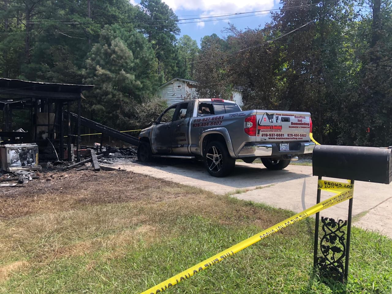 Un incendio dejó en cenizas una casa de Bay Poind Dr., en Durham, Carolina del Norte.