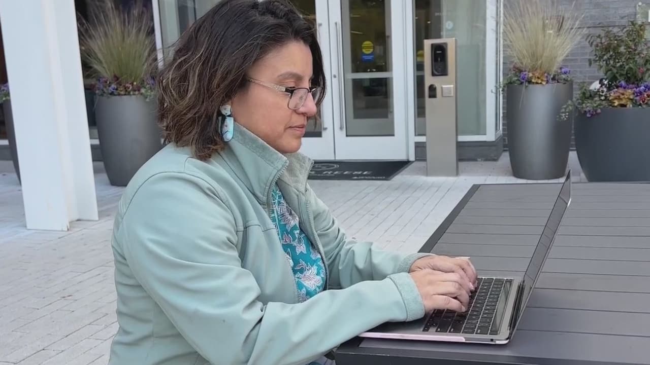 Hispana regresa a sus funciones tras reapertura del Gobierno: “Se nos estaban acabando los ahorros”