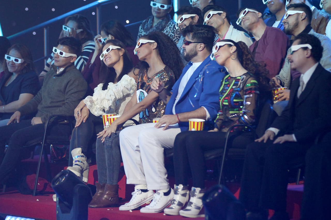 9. Paul Stanley comiendo palomitas entre el público. 
<a href="https://www.univision.com/shows/mira-quien-baila/paul-showman-stanley-se-aduena-del-escenario-con-wake-me-up-before-you-go-video" target="_blank">El último baile del conductor estuvo musicalizado con "Wake Me Up Before You Go'</a>, contó con el apoyo de los bailarines y con una buena dotación de palomtas que terminó en el suelo del foro.