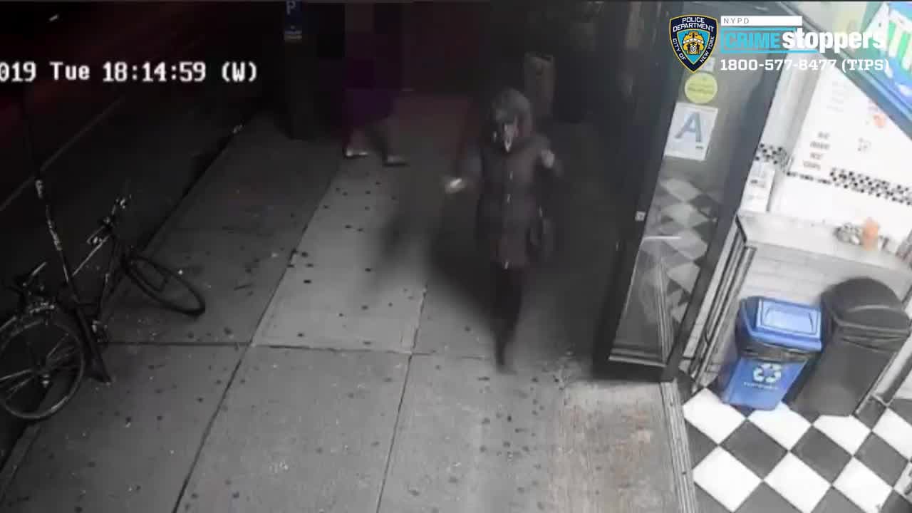 Le propina un puñetazo a anciana de 72 años y la deja tendida en la acera 