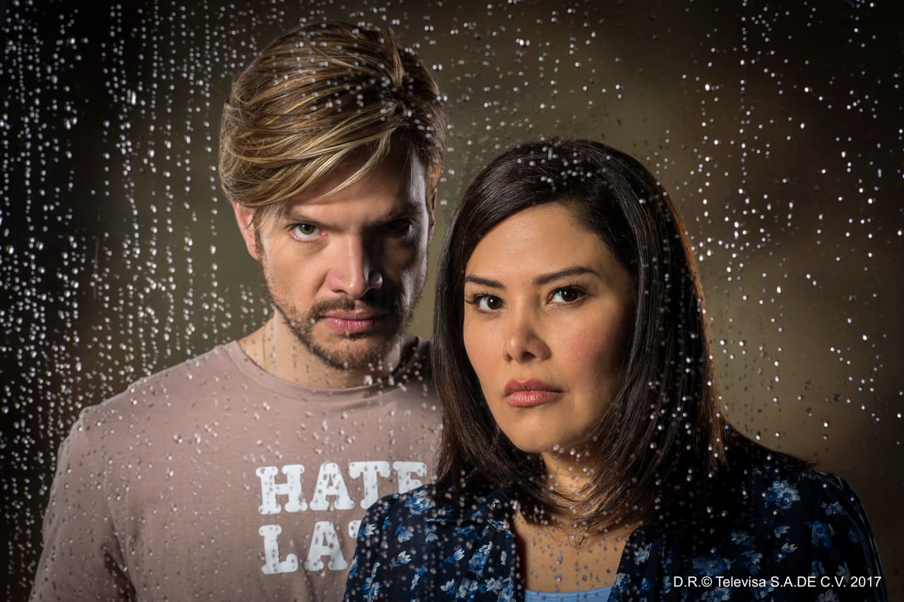 'Tom' es un estadounidense macho y en busca de una mujer que lo atienda para formar una familia, razón por la que se casa con 'Leticia', aunque sus hijos no estén de acuerdo con este matrimonio.