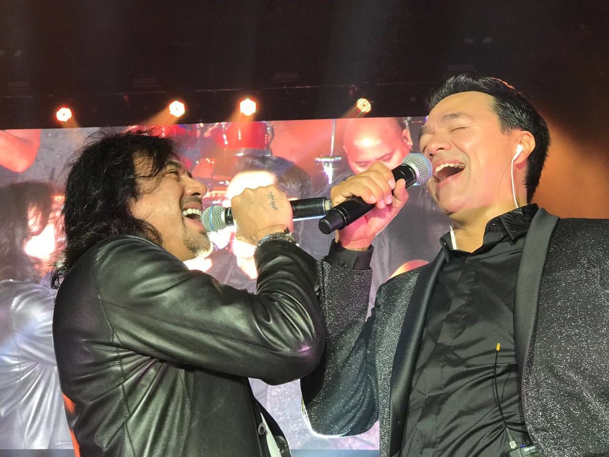 Adolfo Ángel de Los Temerarios se divorció de Gabriela Ghilino en el 2009, según confirmó él mismo a la revista People en Español en el 2010. Además, agregó que ambos seguirían guardando una buena relación por el hijo que tuvieron.