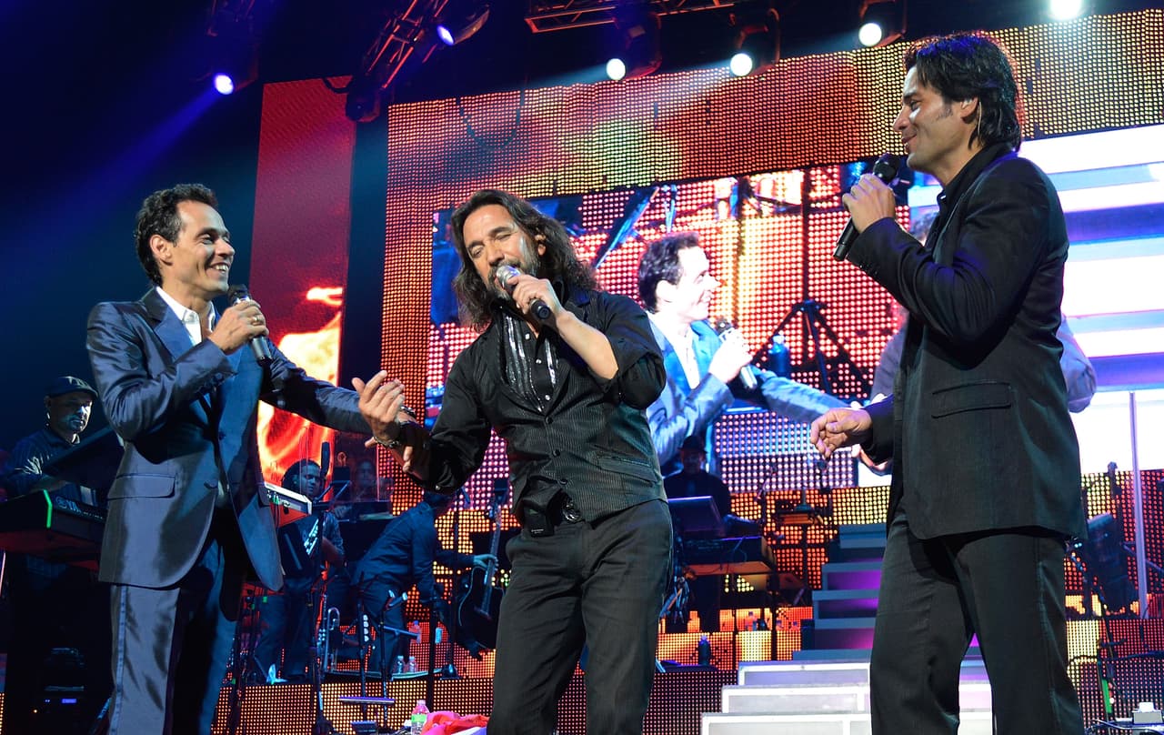 Solis concluyó el 2012 con la gira "GIGANT3S", junto a Chayanne y Marc Anthony, presentándose en distintas ciudades de Estados Unidos, marcando así una vez más la unión de la música de habla hispana.