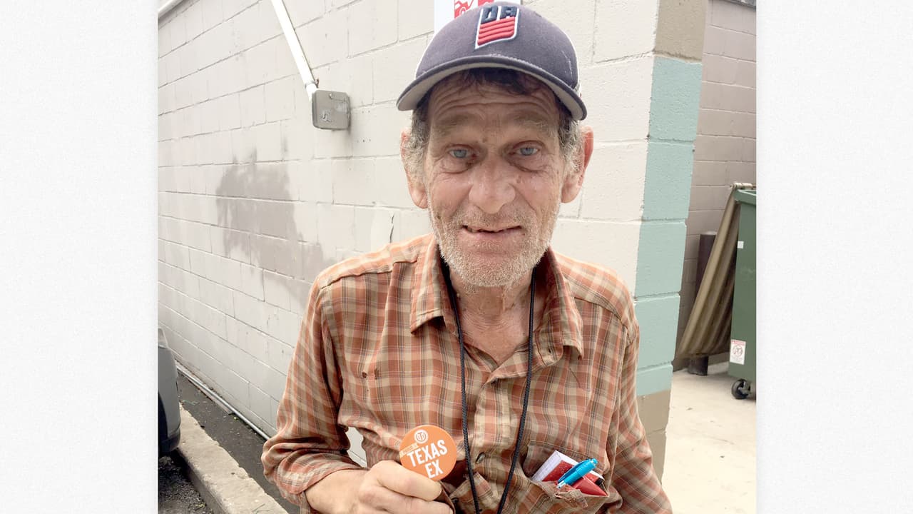 Tras superar los problemas mentales y las adicciones, este hombre de 67 años volverá a la universidad