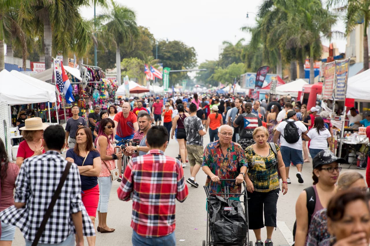 La calle Ocho se llenó completamente de personas para celebrar.