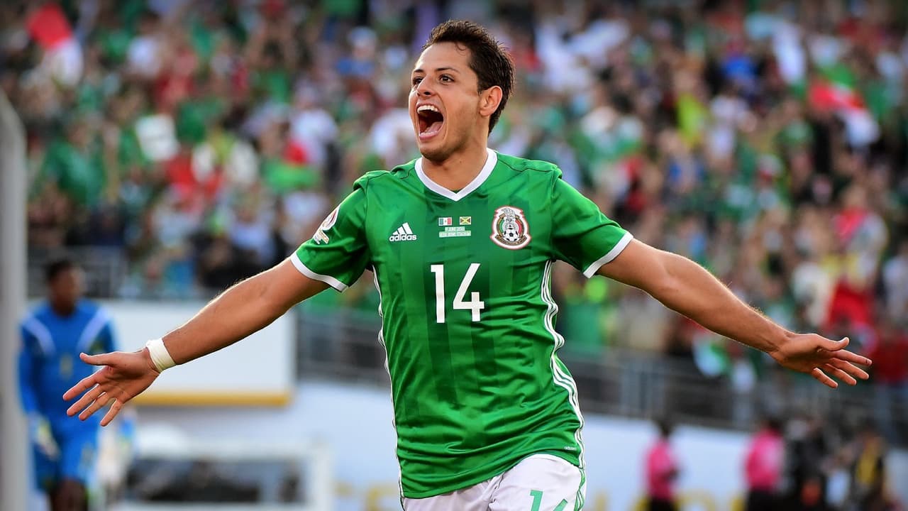 'Chicharito' Hernández responde al 'coqueteo' de FIFA para Qatar 2022