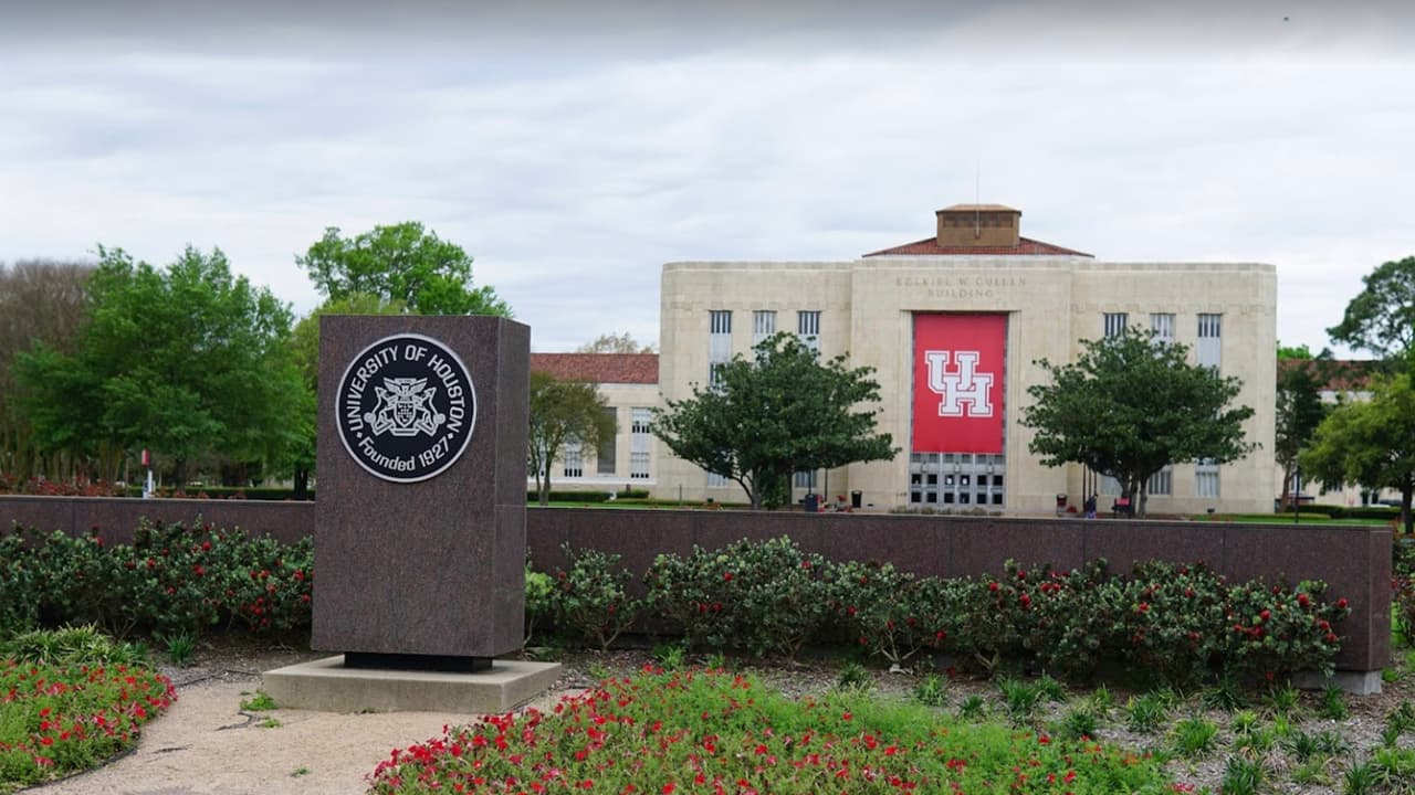 Acusan a joven de amenazar con bombardear la Universidad de Houston durante una reunión por Zoom