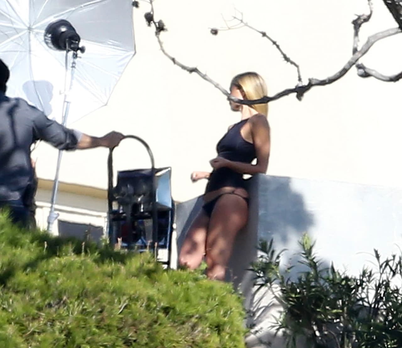 Y para ella, usó ropa interior negra muuuy pegadita.