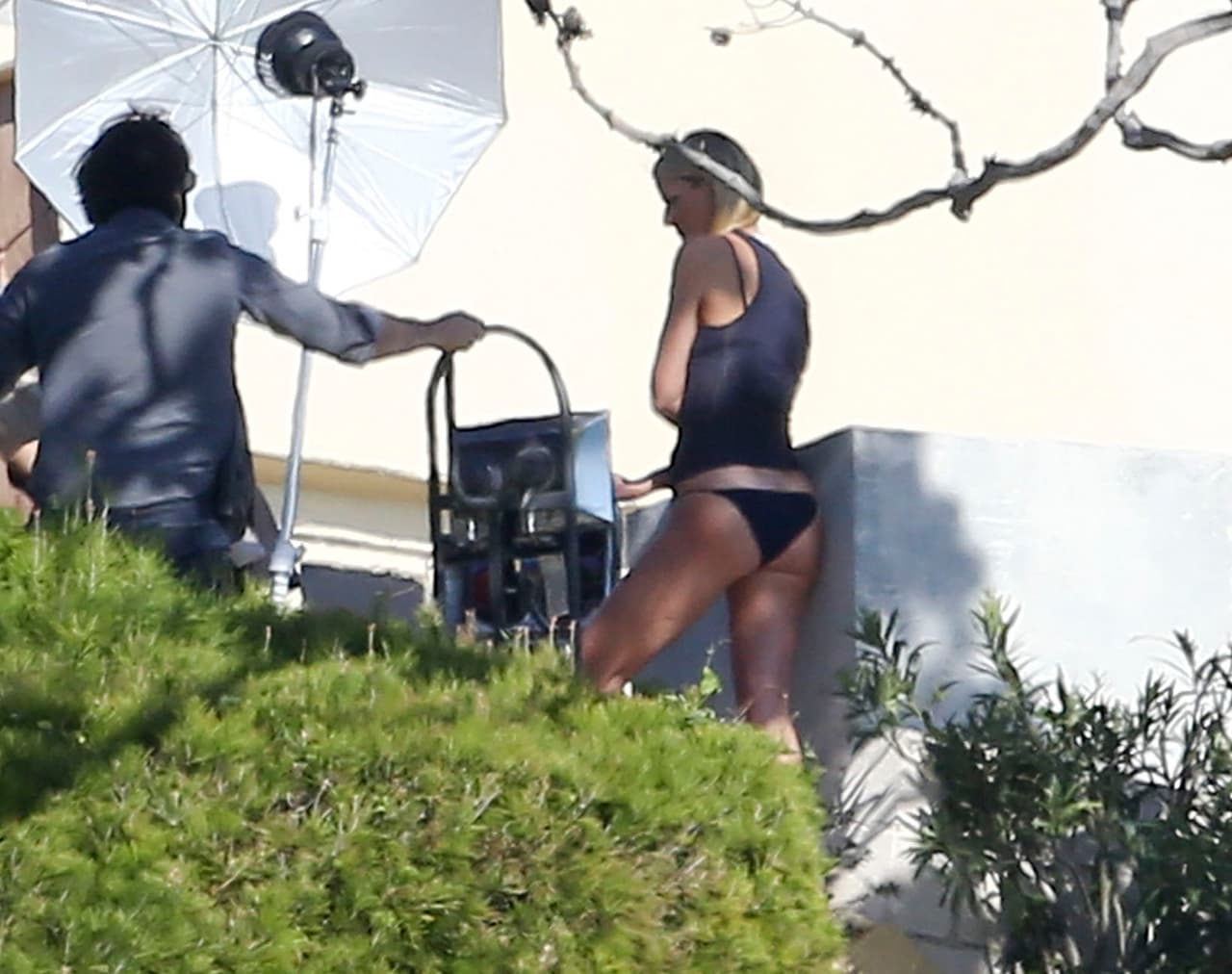 La famosa de 43 años presume su esbelta figura.