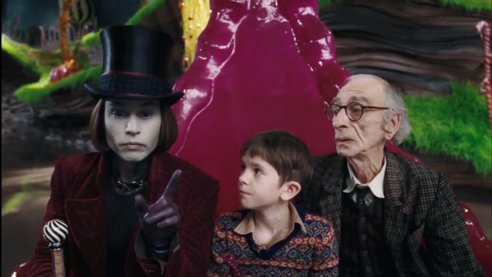 <b>Johnny Depp</b>
<br>Willy Wonka era el excéntrico dueño de la fábrica de chocolates más importante del mundo. Organizó un concurso a nivel mundial únicamente para encontrar a un niño que le tuviera tanto amor a los dulces como él y nombrarlo su sucesor.
<br>